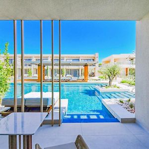 Swim Up Suite